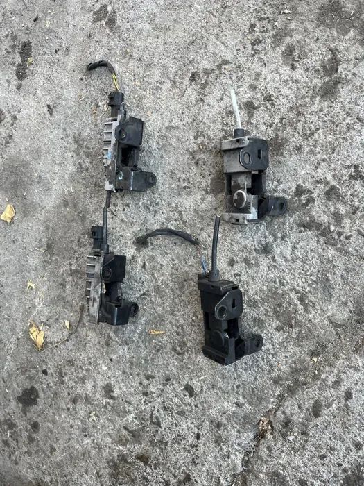 Закопчалки преден капак Mercedes E 212 , C W204 , C W205 и др