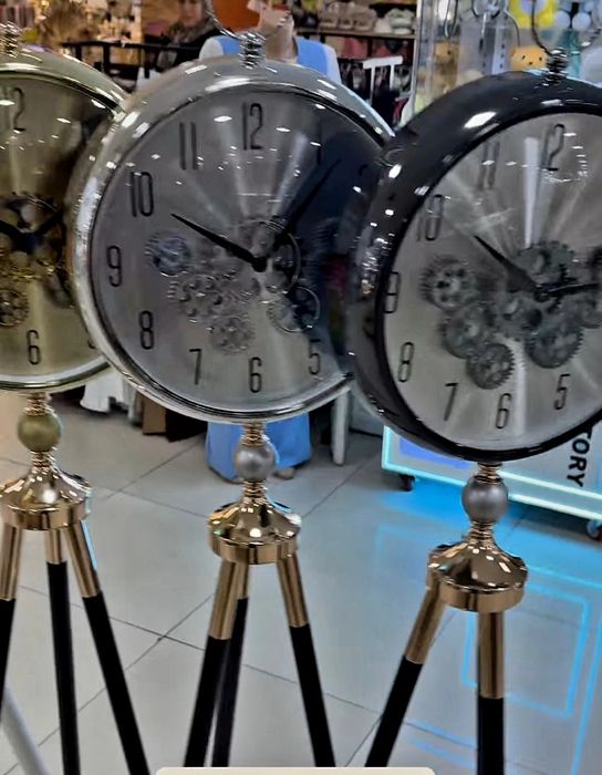Часы напольные  в ограниченном  количестве