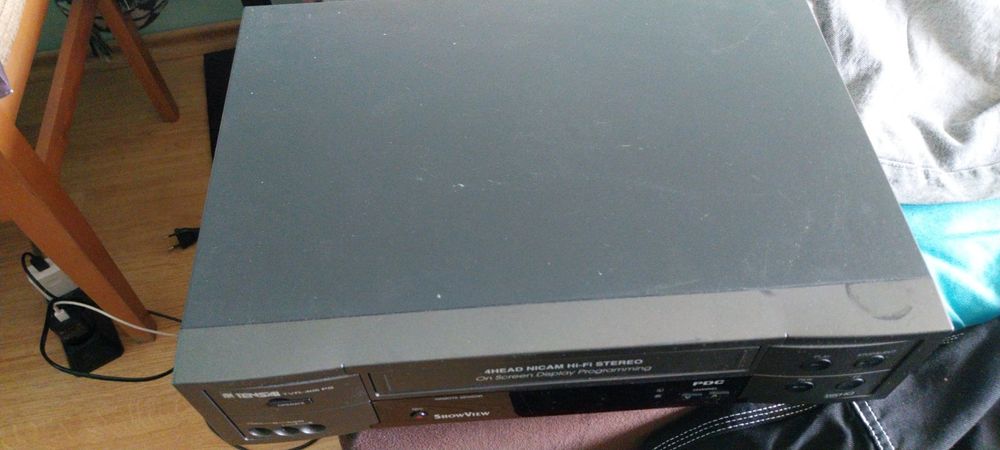 Видеоплеър TENSAI TRV 405PS работещ  стерео  без дистанционно.