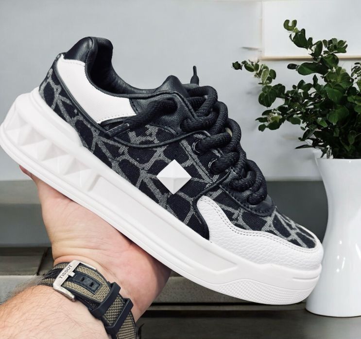 Adidasi VLTN. Gatavani calitate superioara!