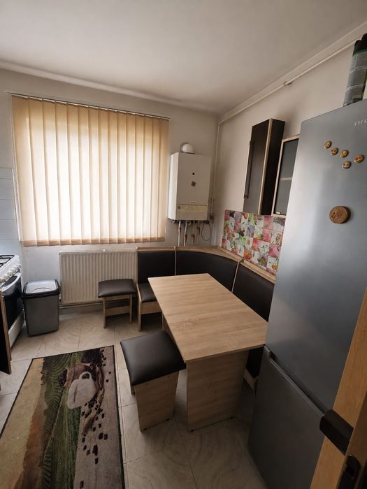 Vand apartament 3 camere,. decomandat ,foarte spatios