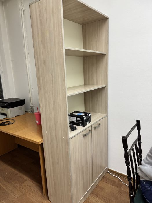 Стол и шкаф. Самовывоз