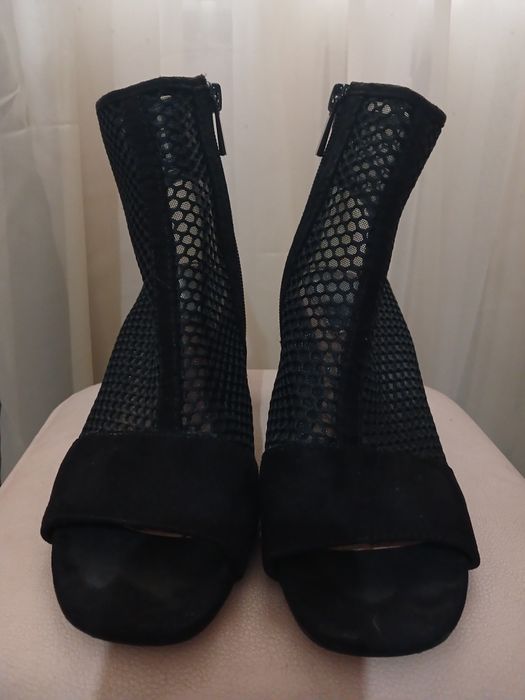 Женские босоножки