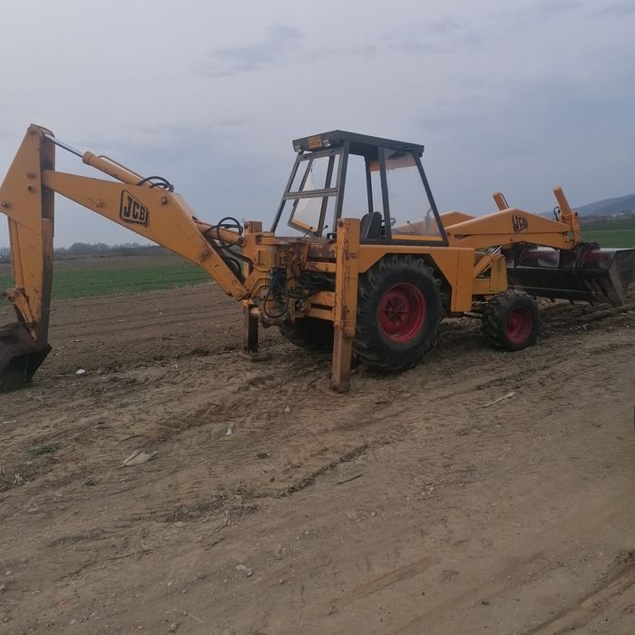 Buldoexcavator jcg cx3 an 90