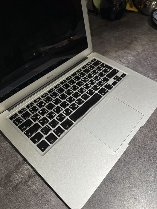 Продам MacBook Air 13″ (2017)