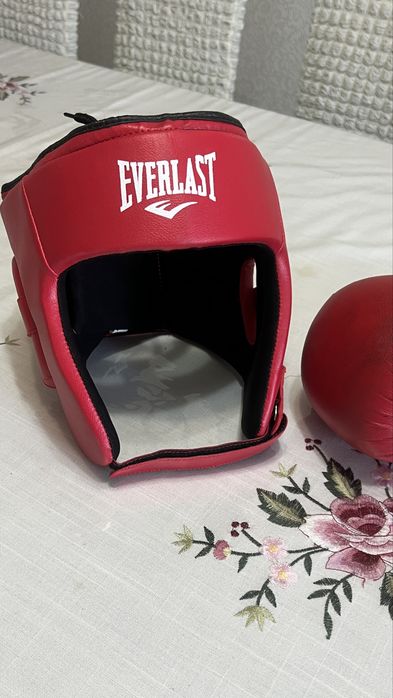 Продам комплект шлем+перчатки