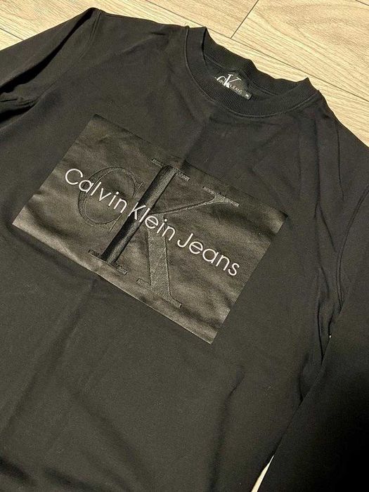 Bluza Calvin Klein marimea XXL, negru si alb