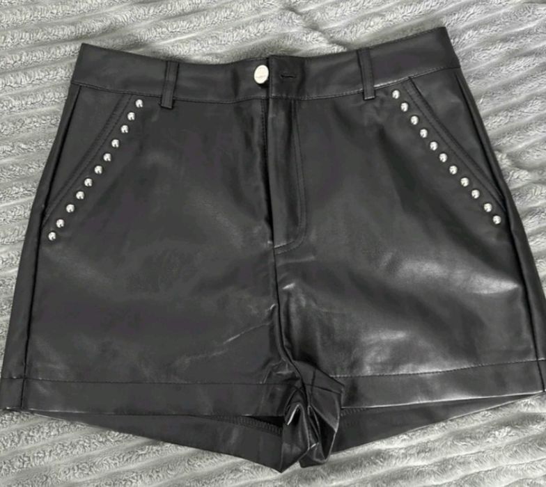 Нови кожени къси панталони размер S/XS