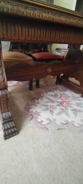Masă din lemn masiv din nuc stil florentin secolul XIX