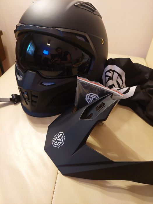 Casca moto modulara, nouă