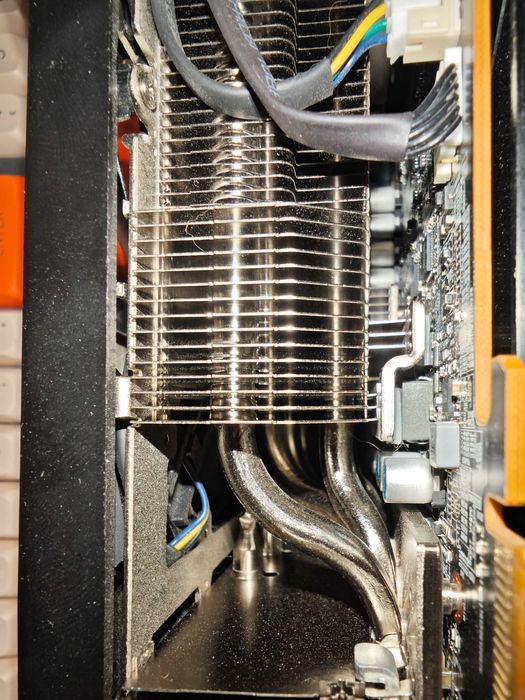 Продавам PowerColor 9070 XT Red Devil 16G-E/OC