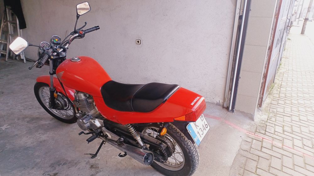 Мотоциклет Хонда CB250 Honda HONDA