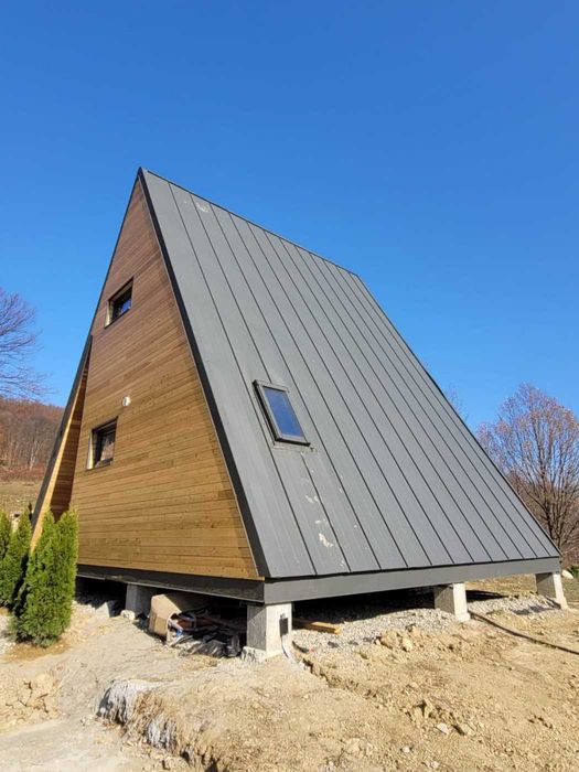 Case din Lemn, Casa Modulara, Garaje Auto si Containere stil birou din structura metalica si panou sandwich termoizolant