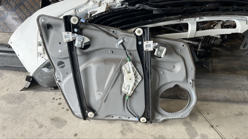 Mercedes A W169 кора предна дясна врата