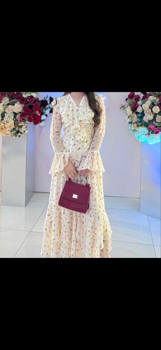 Платье . Надевала два раза. Отдам за полцены