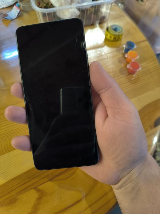 Poco x6 pro жълт 256gb със счупен екран