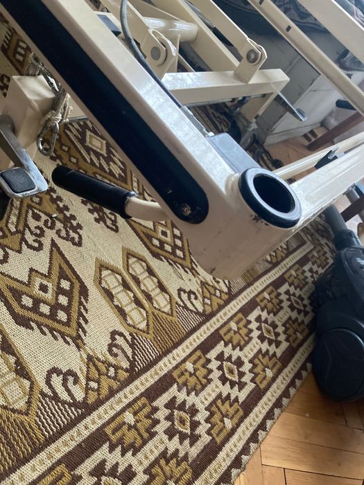 Болнично легло с механично регулиране