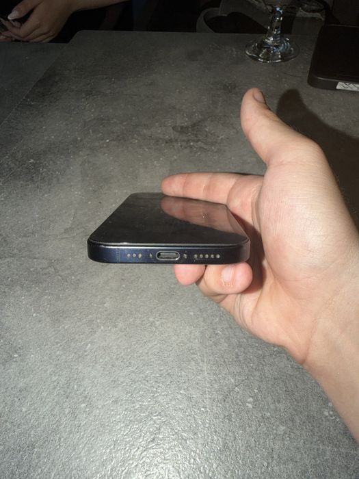 Vand iphone 15 pro 128 gb impecabil fara socuri