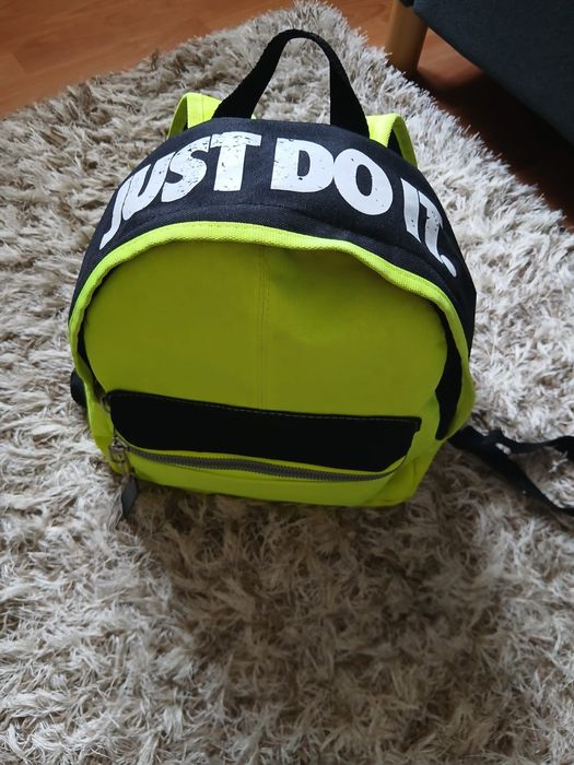 Ghiozdan  în stare foarte buna