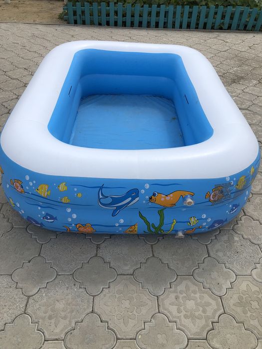 Детский Бассейн продам в отличном состоянии