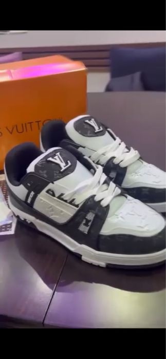 Спортни обувки Amiri, Luis Vuitton, Valentino