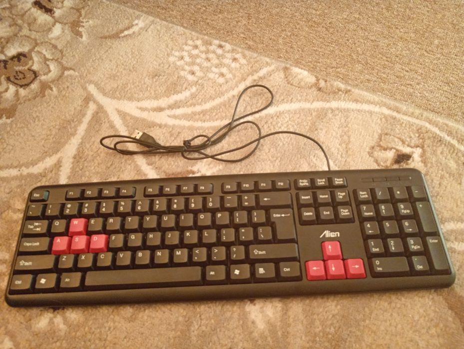 Tastatura alien usb