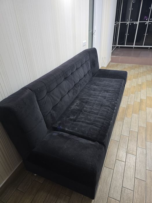 Продаётся черный диван