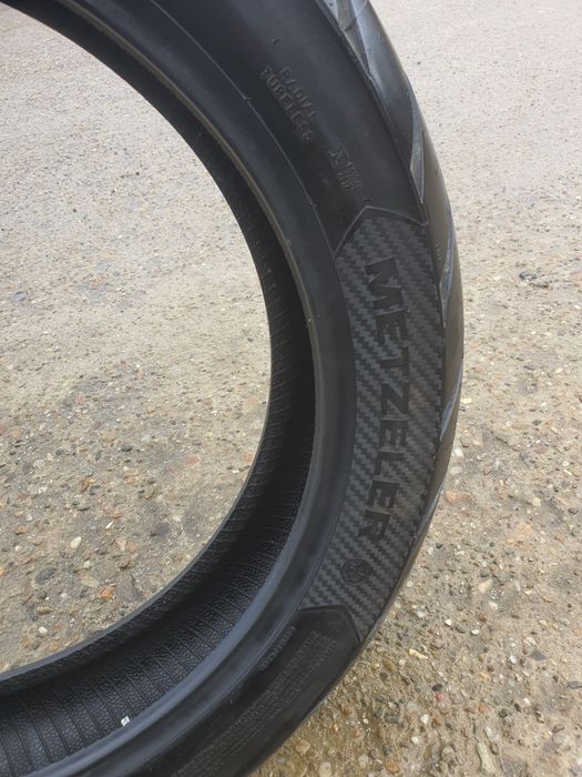 Anvelopa 150/70/R19 Metzeler Tourance Next în stare perfecte.
Sunt folosite doar 1513 km, adică rodajul cAnvelopa 150/70/R19 Metzeler Tourance Nex