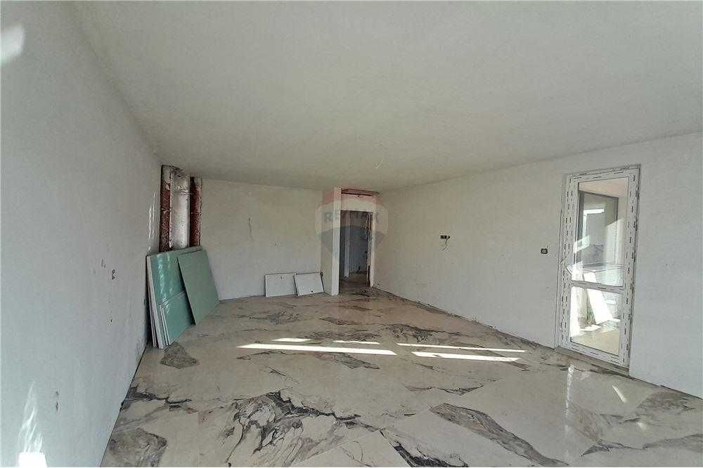 Продава се Многостаен апартамент в Шумен, Математическа гимназия - 141 кв.м за 1412 €/кв.м - Снимка #3