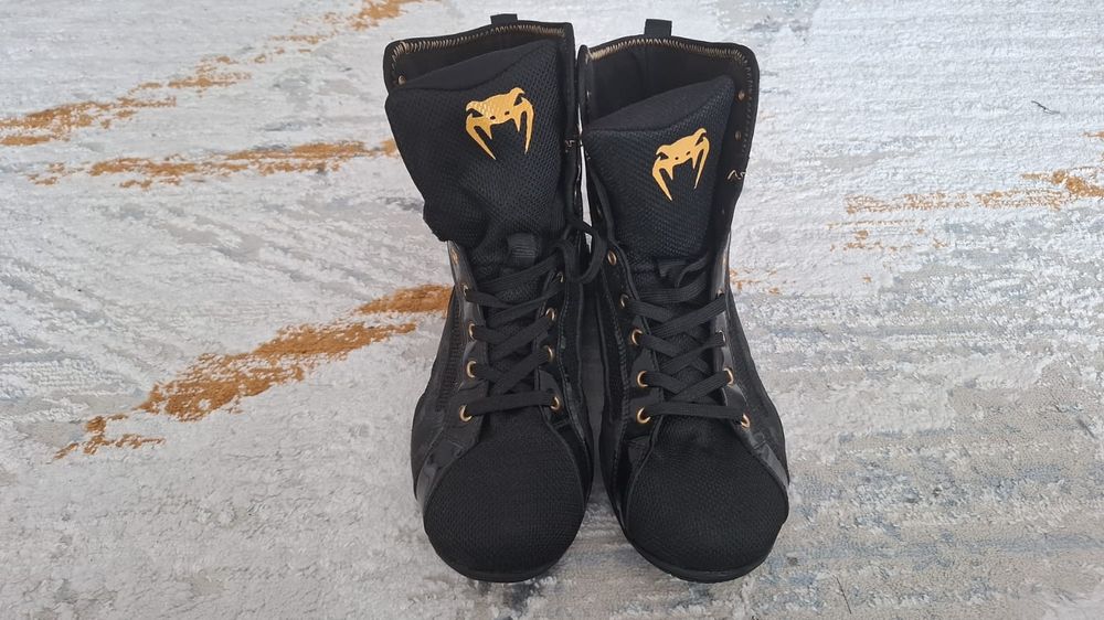 Продаю боксерки venum