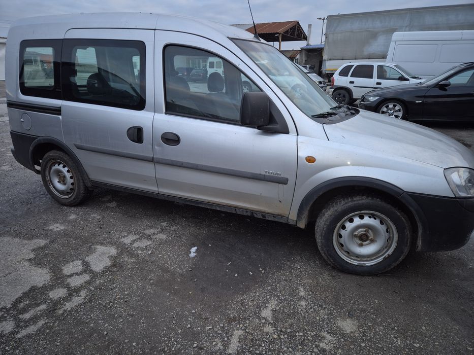 Opel combo 1.7 DTI - на части с  две плъзгащи врати.
