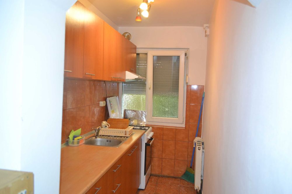 Inchiriez apartament 2 camere zona Comisariat