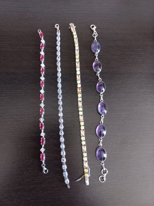 Сребърни гривни с естествени камъни