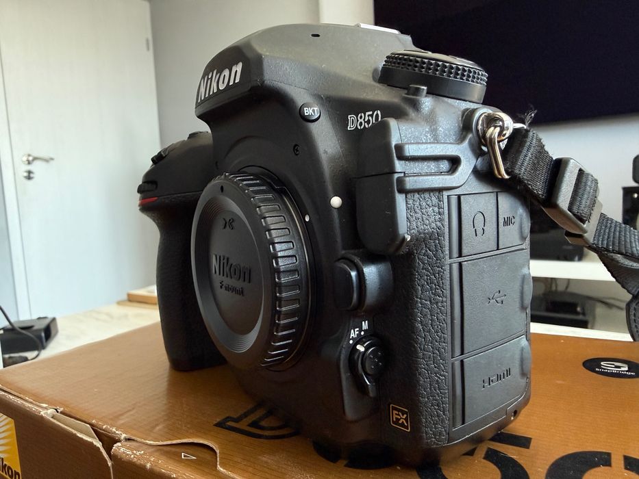 Nikon D850 + Battery Grip, пълен комплект, неразличим от нов