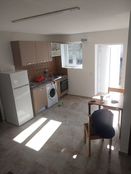 De inchiriat-Garsoniera + Apartament