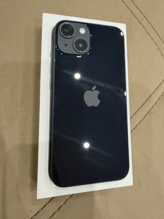 iPhone 14 и зарядно
