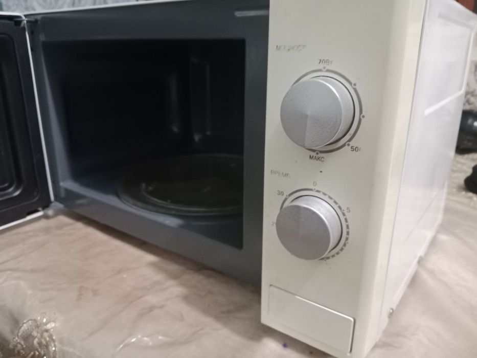 Продаётся микроволновка хорошо работает один месяц гарантия есть