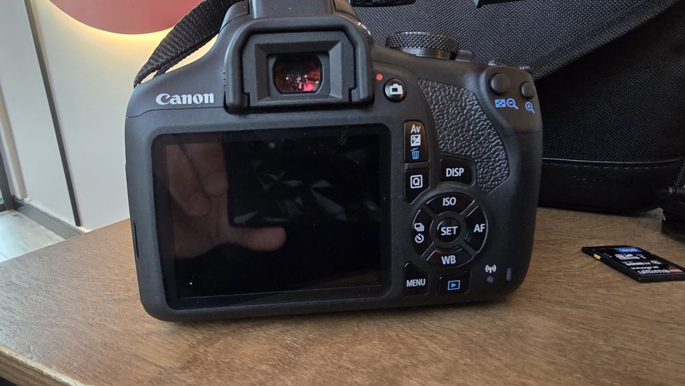 Aparat foto & video Canon EOS 2000D