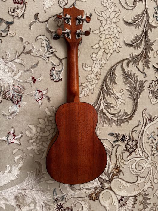 Продам укулеле