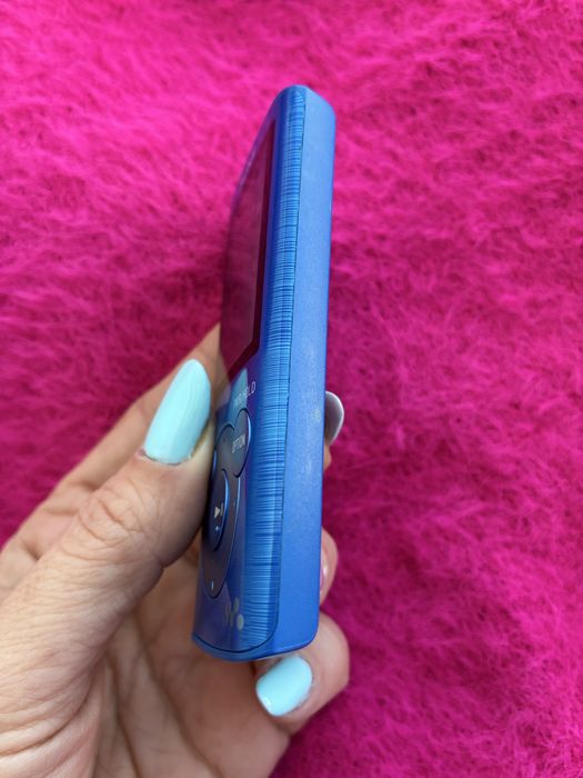 MP4 player Sony NWZ - E384 cu Radio FM +cablu de alimentare