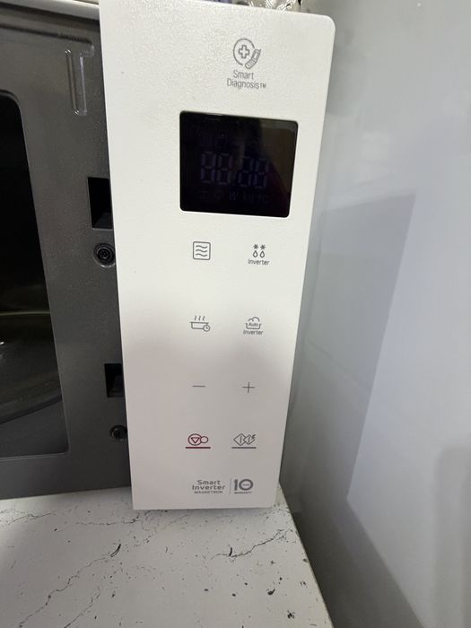 Продается микроволновка оригинал LG
