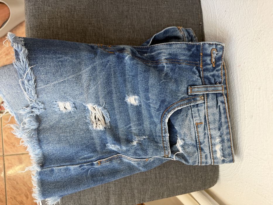 Pantaloni scurti de blugi Stradivarius