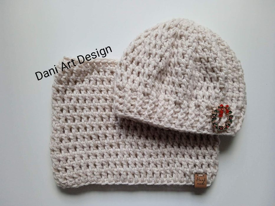 Комплект Шапка с коледна брошка и шал