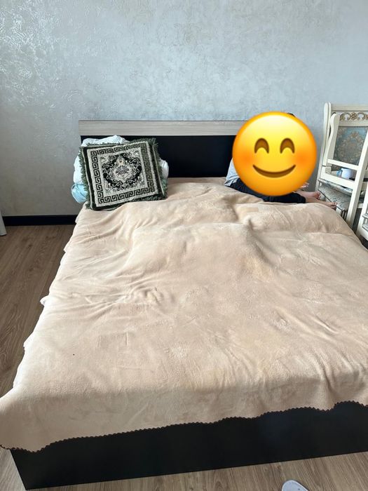 Продается спальный комплект