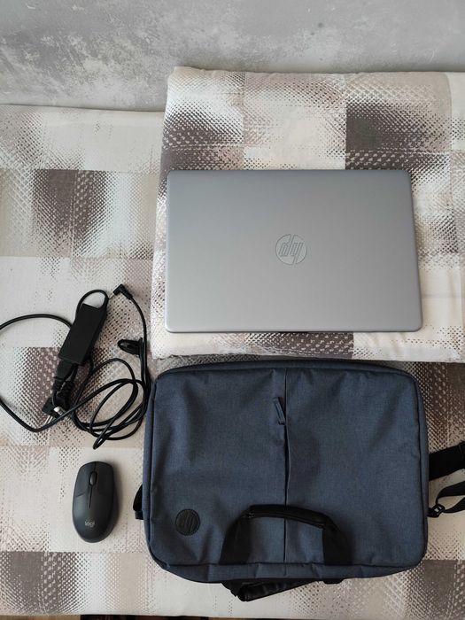 Лаптоп HP 255 G8 / Ryzen 5 / 16GB RAM / 512GB SSD / С чанта и мишка