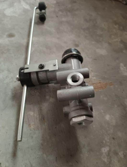 Продам кран уровня пола.