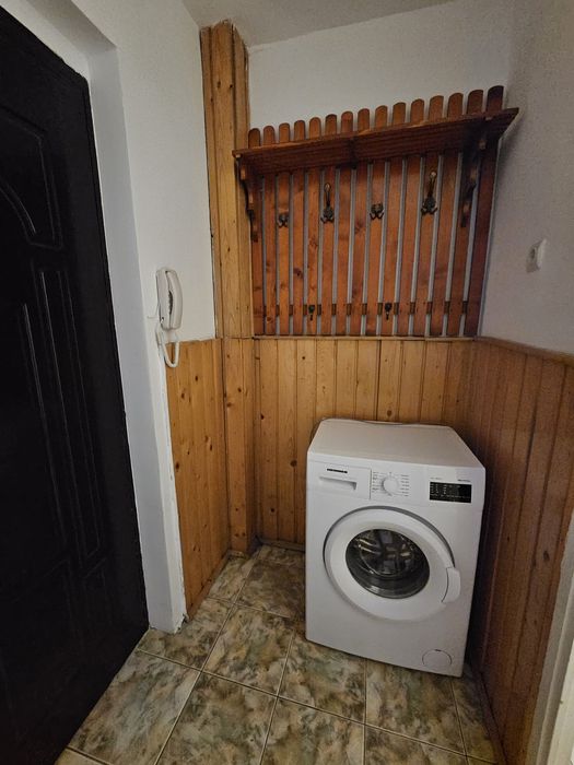 Închiriez garsoniera