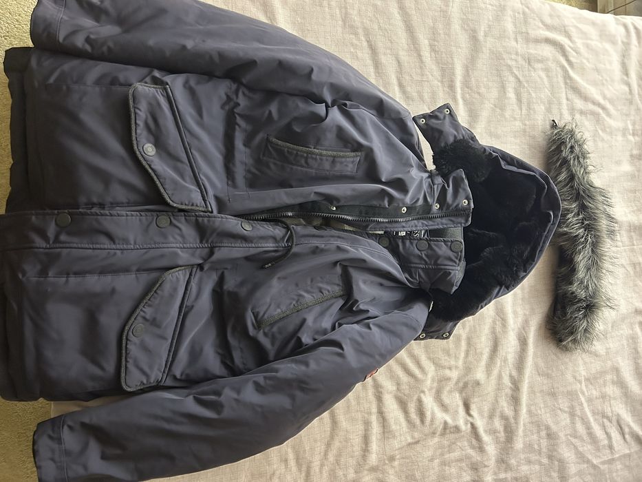 Зимно Яке Guess