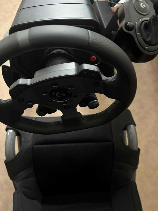 Продавам симулатор Logitech PRO Racing