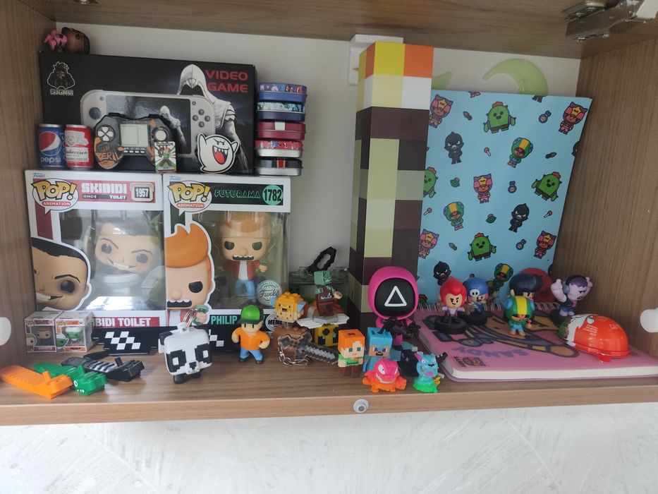 Фигурки, игрушки, брелки и т.д